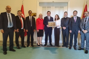 T.B.M.M' DE SAYIN VEKİLLERİMİZE TEKNİK HİZMETLER SINIFI ÇALIŞANLARININ SORUNLARINI DİLE GETİRDİK, ÇÖZÜM YÖNTEMLERİNE İLİŞKİN İSTİŞARELERDE BULUNDUK.